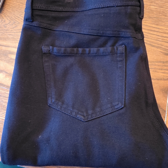 Chico's Black Girlfriend Jeans for Women Sz 1.5. Basically New. - Picture 4 of 4